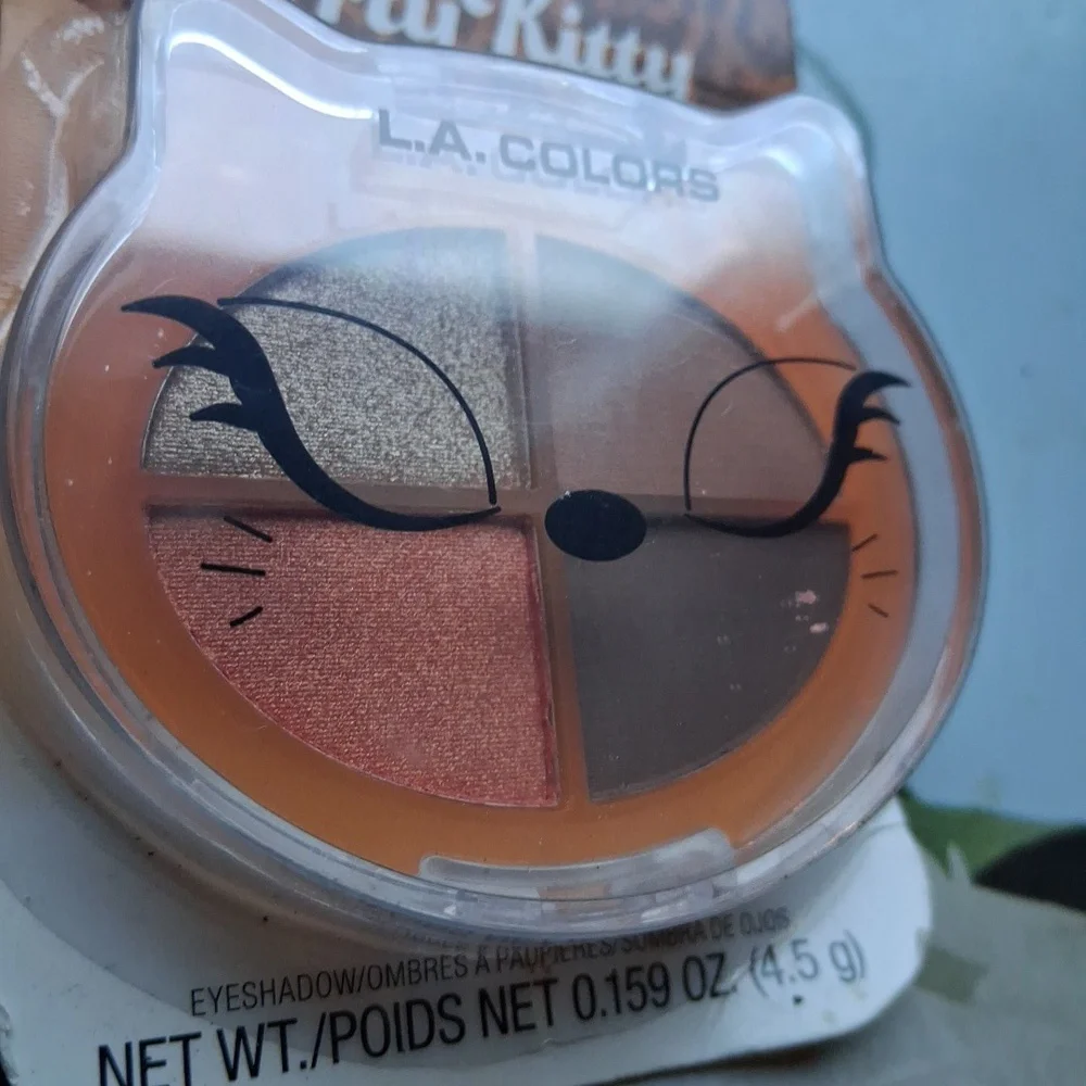 Lacolors Cat Shaped Eye shadow Pallet